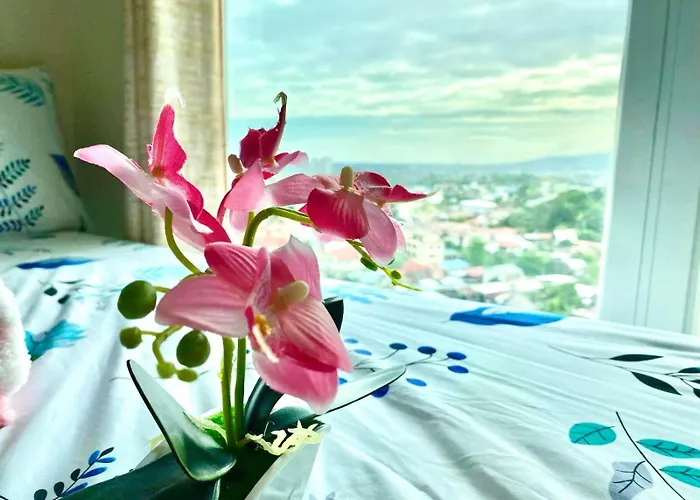 Group-friendly 2br With Mall Access