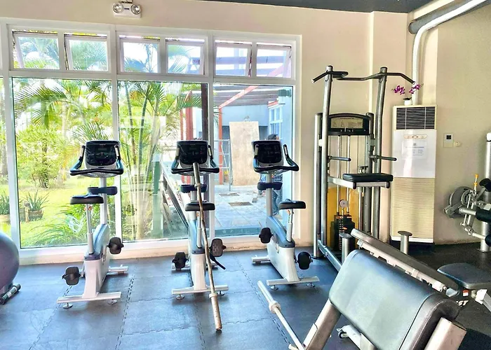 Aparthotel Group-friendly 2br With Mall Access 3*